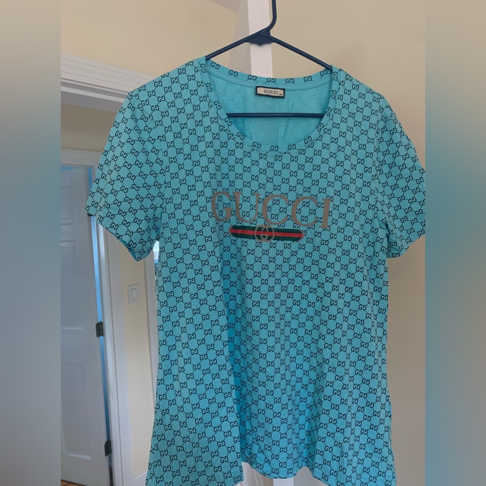 Beautiful, bright Gucci T-shirt. One of a kind.